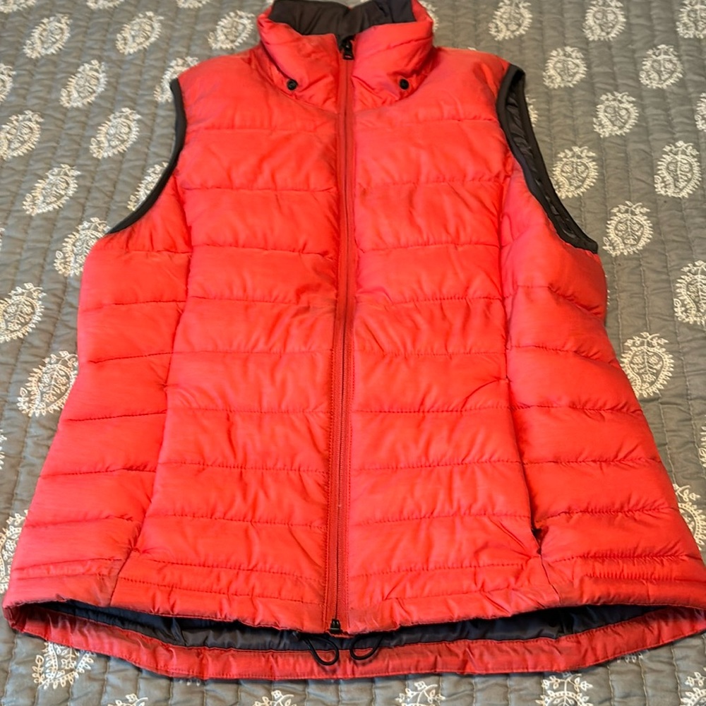 Women’s puffer vest. Tangerine. Large.